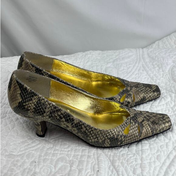 J Renee Women's Size 8 Gray/Cream Marion Faux Snakeskin Kitten Heel Pumps - Picture 9 of 10